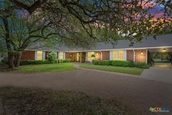 7511 N Lakeview Drive, Salado, TX 76571