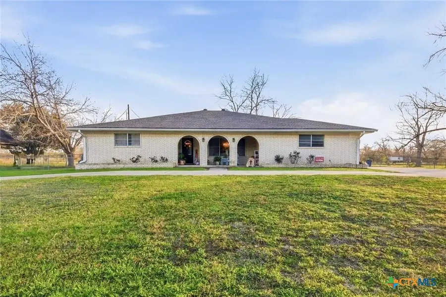 911 W Constitution Street, Victoria, TX 77901 - #2