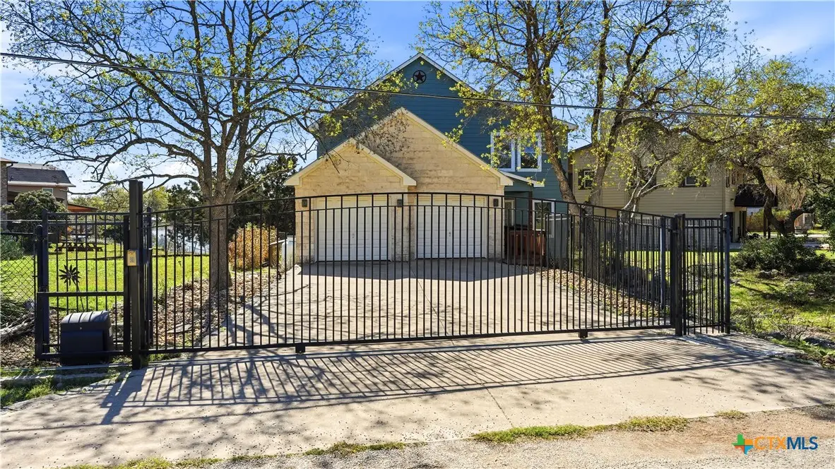 956 Lakebreeze Drive, Canyon Lake, TX 78133 - #1