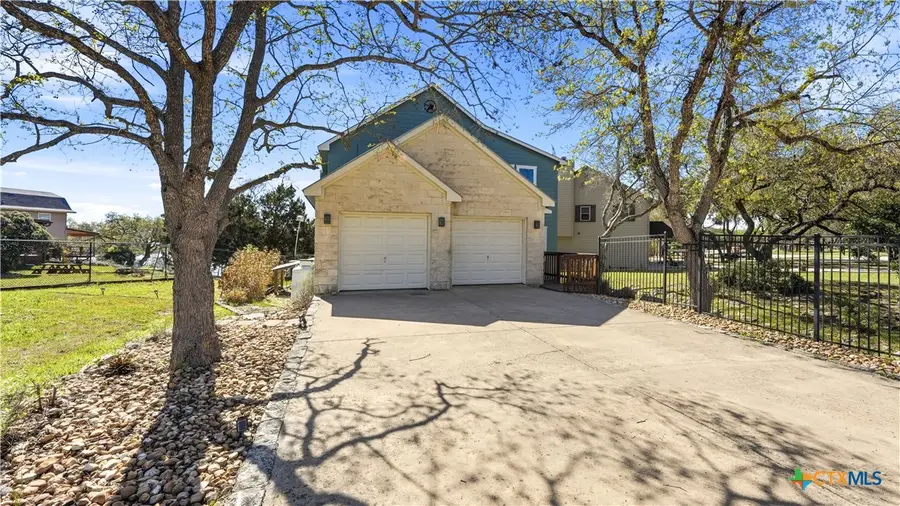 956 Lakebreeze Drive, Canyon Lake, TX 78133 - #2