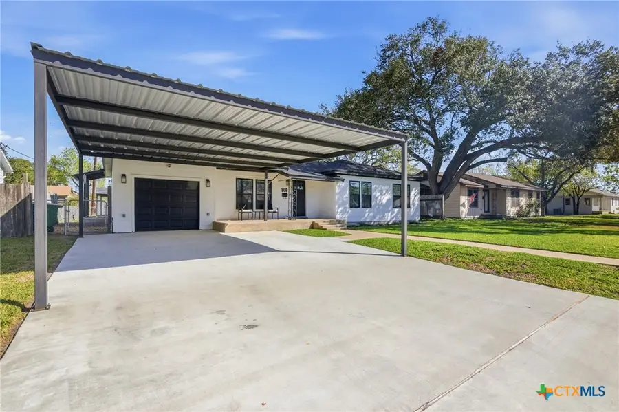 608 E Rosebud Avenue, Victoria, TX 77901 - #3