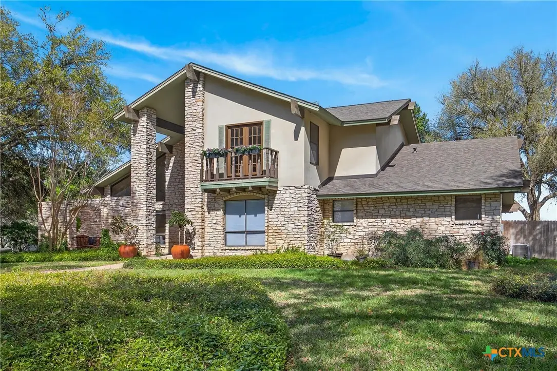 201 S Contour Drive, Gonzales, TX 78629 - #1