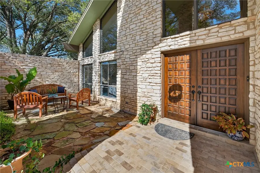 201 S Contour Drive, Gonzales, TX 78629 - #2