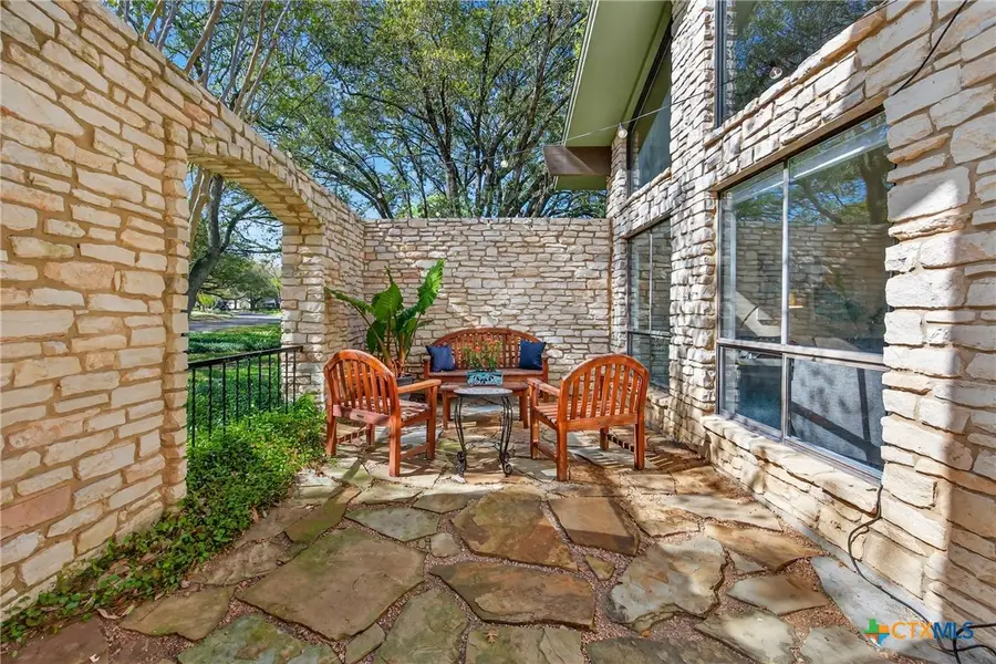 201 S Contour Drive, Gonzales, TX 78629 - #3