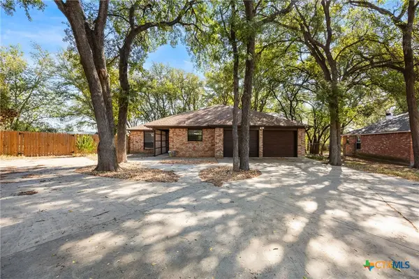 1513 Oak Park Lane, Salado, TX 76571