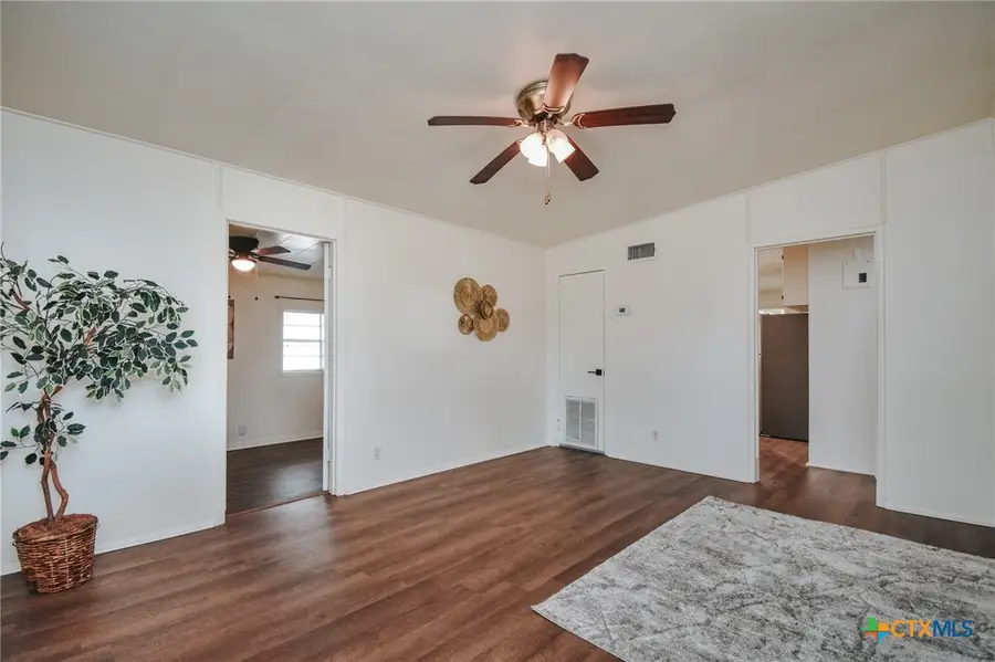 1310 E Rosebud Avenue, Victoria, TX 77901 - #3