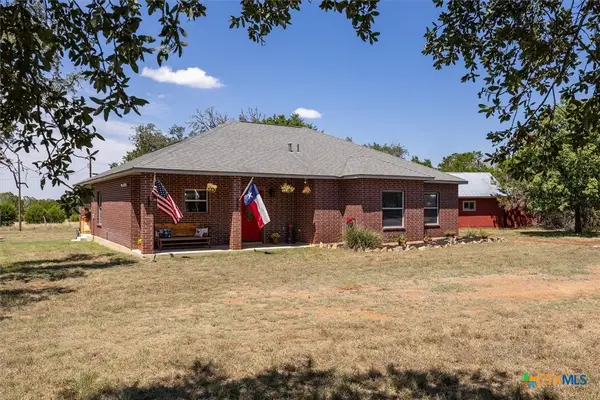 495 Hill Country Drive, Pipe Creek, TX 78063