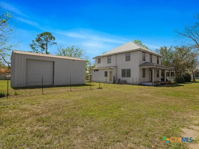 205 Hubbard Street, Yoakum, TX 77995 - #2