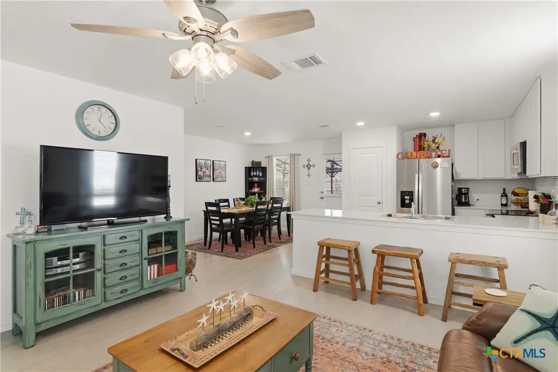 323 Alta Vista Terrace, Seguin, TX 78155 - #1