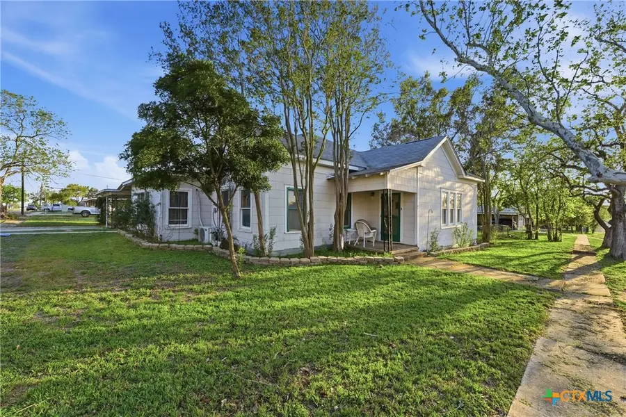 211 E 4th Street, Nixon, TX 78140 - #3