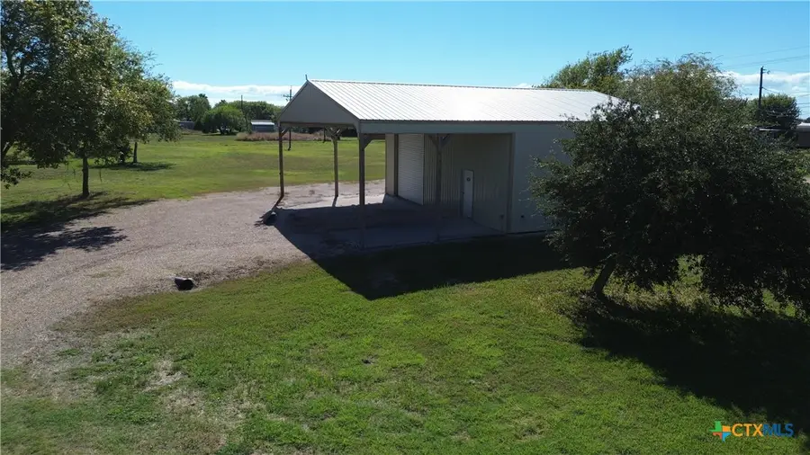 407 W Oakland Avenue, Seadrift, TX 77983 - #3