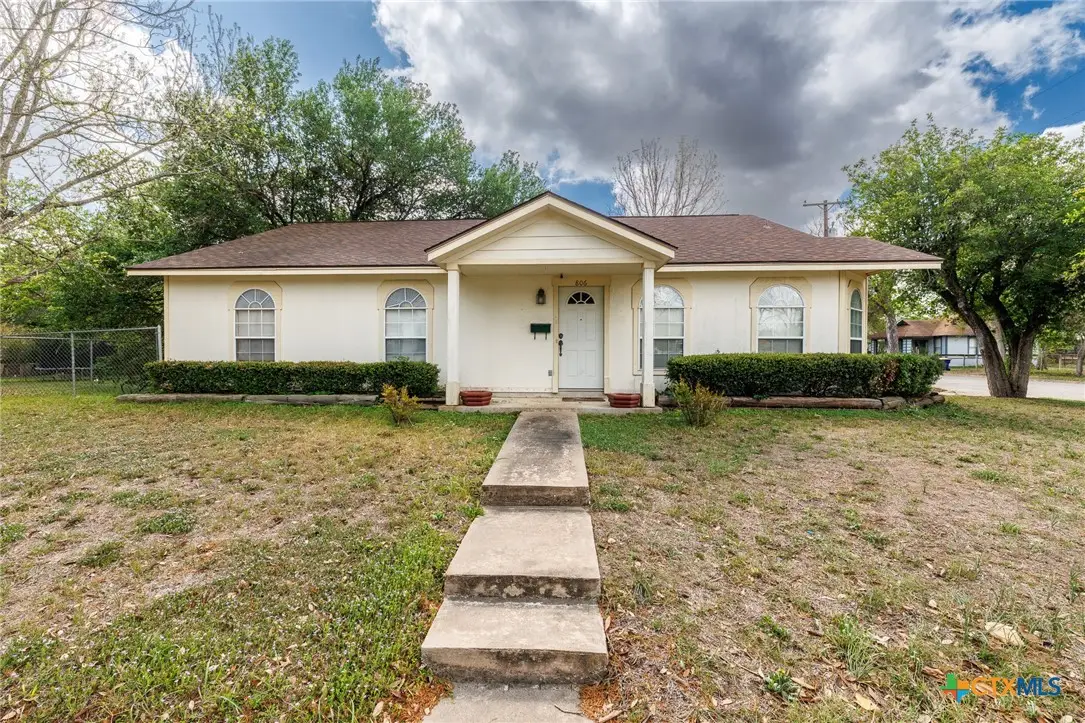 806 Saint Michael Street, Gonzales, TX 78629 - #1