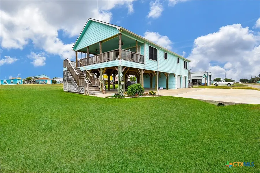 16 Peggy Street, Palacios, TX 77465 - #3