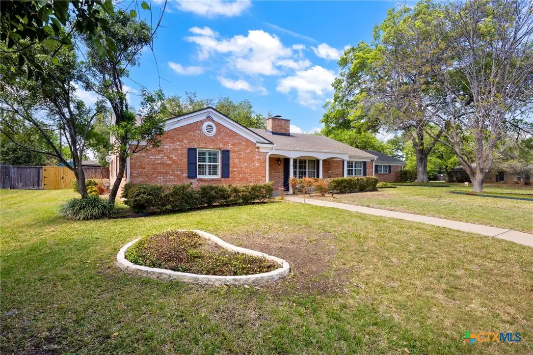 2010 N Beal Street, Belton, TX 76513 - #1