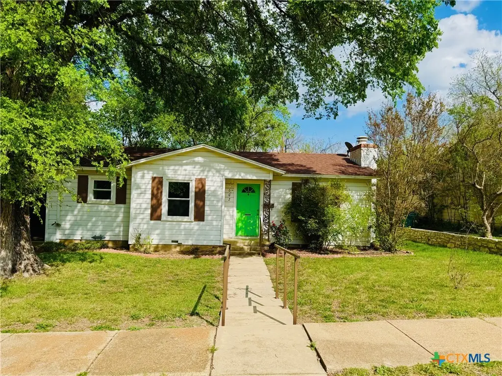 302 N 28th Street, Gatesville, TX 76528 - #1