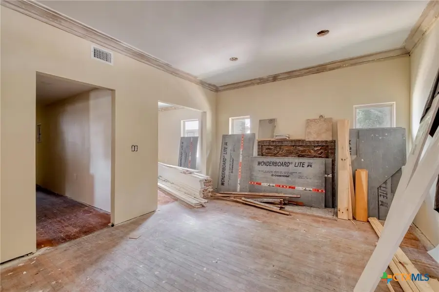 116 S Cypress Avenue, Luling, TX 78648 - #3