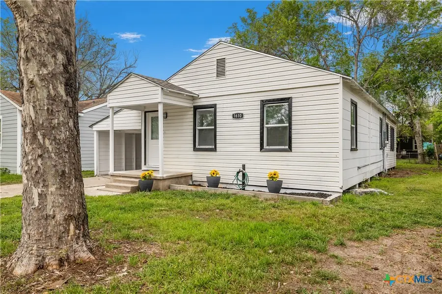 1610 E Rosebud Avenue, Victoria, TX 77901 - #2