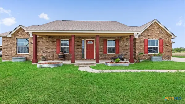 145 Gentle Breeze, Floresville, TX 78114