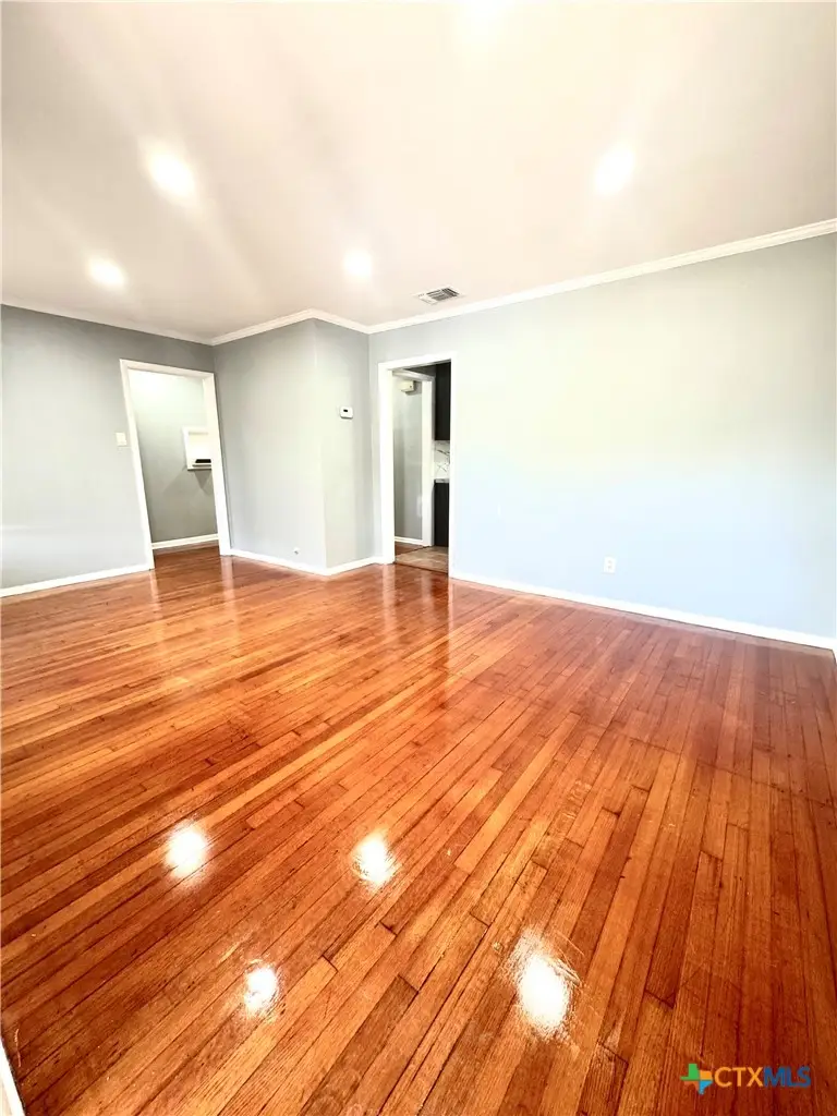 1503 Bexar Avenue, Victoria, TX 77901 - #2