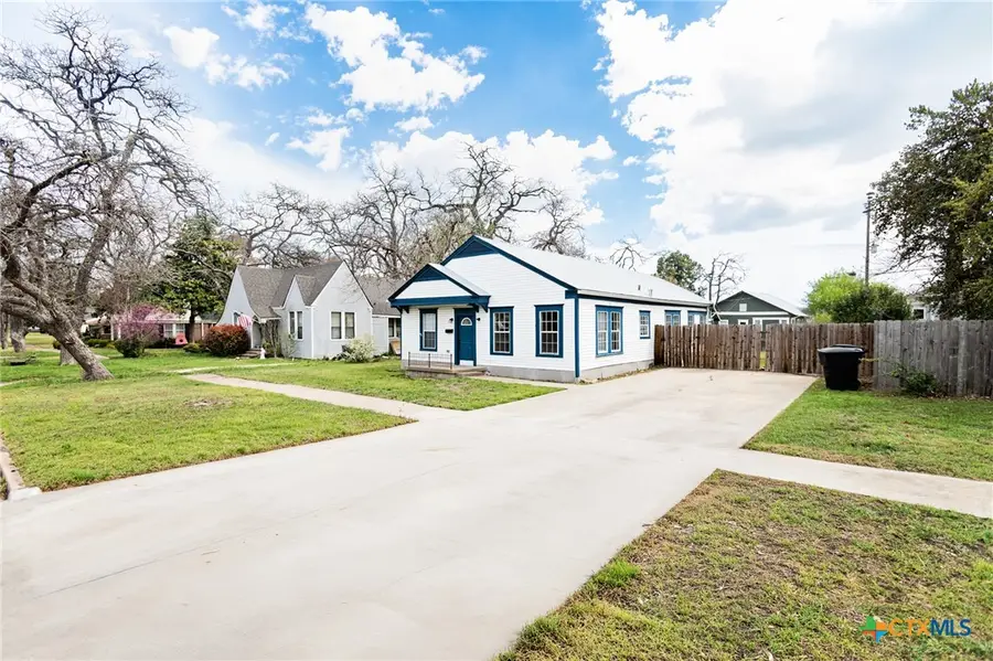 905 N 9th Street, Temple, TX 76501 - #3