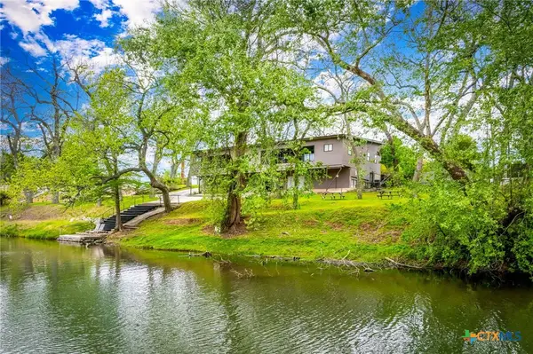 546 Riverside Path, Canyon Lake, TX 78133