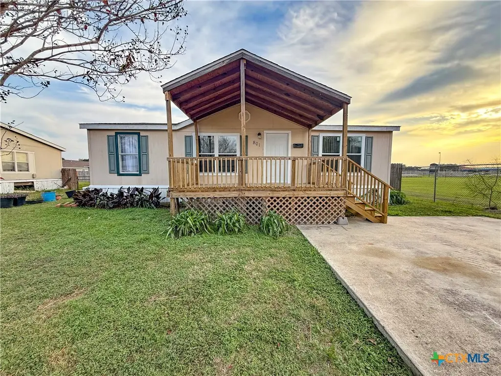 801 E Mesquite Lane, Victoria, TX 77901 - #1