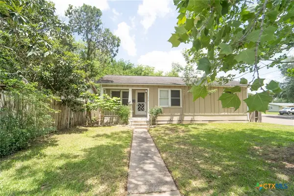 1612 E Mesquite Lane, Victoria, TX 77901