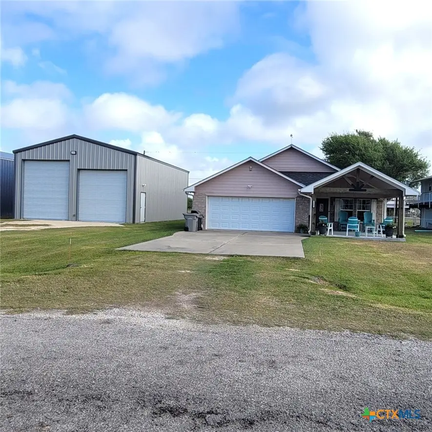 1404 W Baltimore Avenue, Seadrift, TX 77983 - #1
