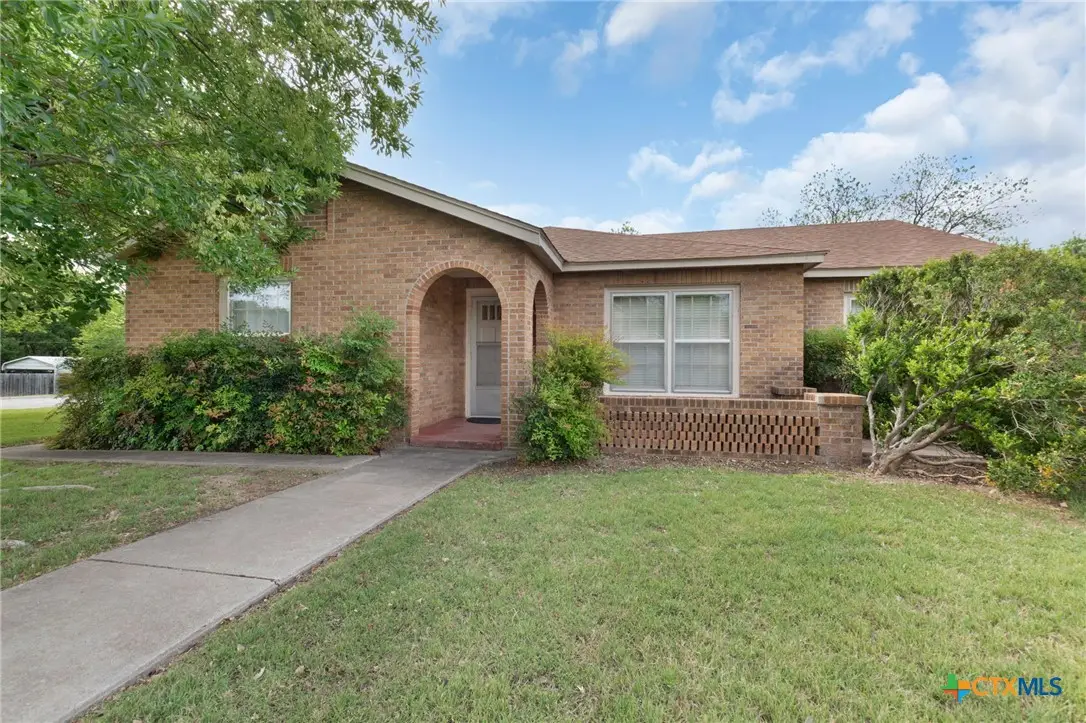 802 W 1st Street, Lampasas, TX 76550 - #1