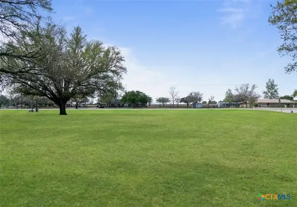 1900 Chukar Street, Floresville, TX 78114