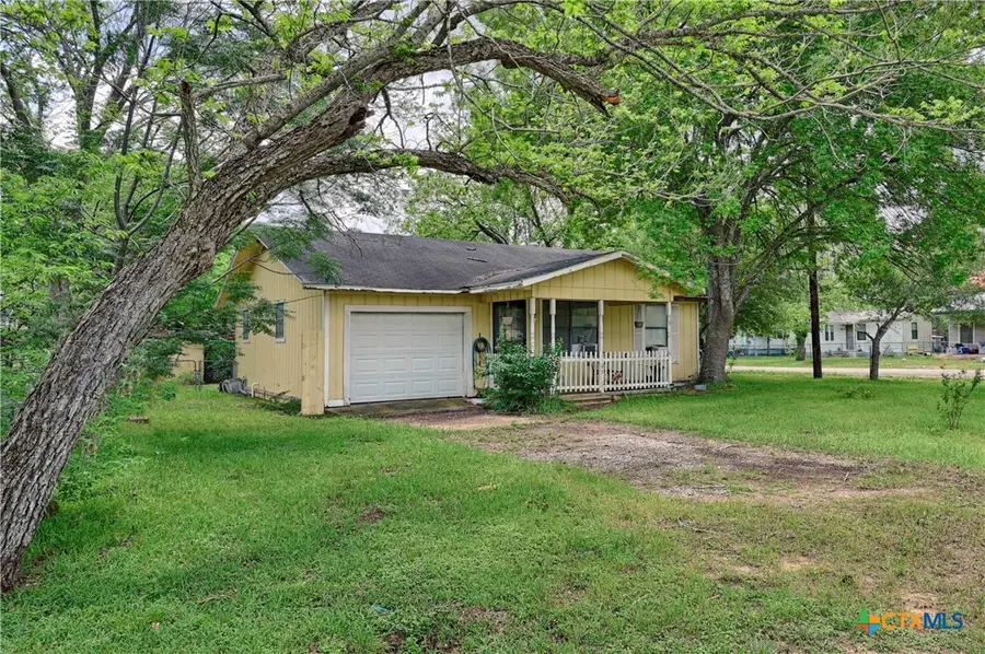 405 W Live Oak Street, Moulton, TX 77975 - #2