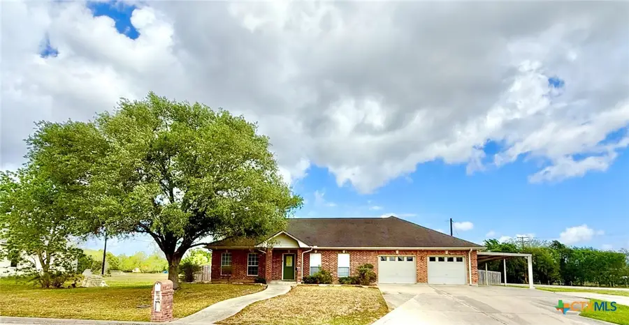 415 S Trinity Street, Edna, TX 77957 - #3