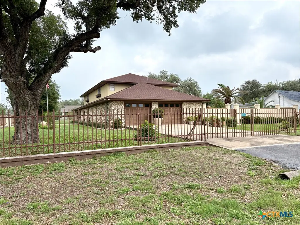 313 N Church, Goliad, TX 77963 - #1