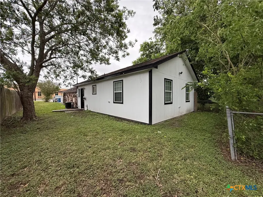 223 N Benavides Street #B, Port Lavaca, TX 77979 - #3