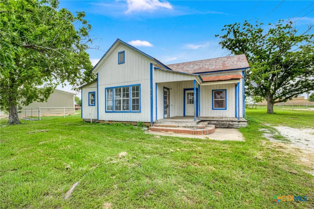 517 Center St, Marion, TX 78124 - #1