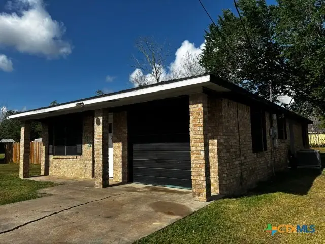 122 Rosa Street, Edna, TX 77957 - #2