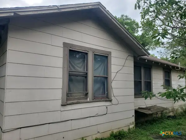 702 N Orchard Avenue, Cameron, TX 76520