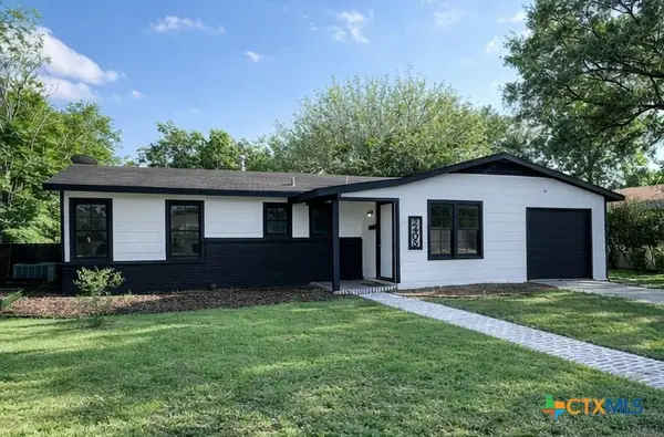2405 E Mimosa Avenue, Victoria, TX 77901