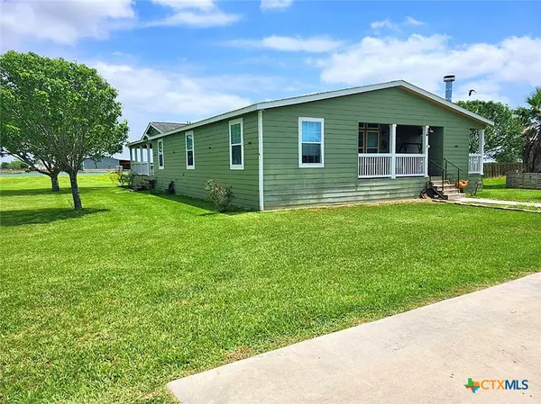 1845 Royal Road, Port Lavaca, TX 77979