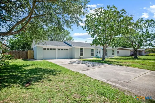 210 Travis Street, Port Lavaca, TX 77979