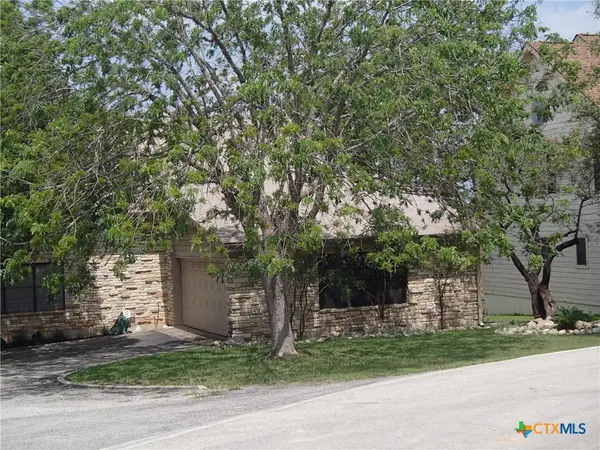 1603 W Lakeside Drive Drive, Canyon Lake, TX 78133