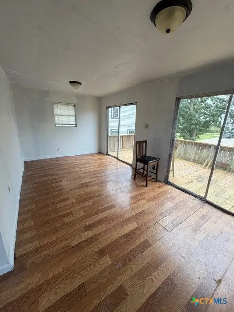 605 S Guadalupe Street, Port Lavaca, TX 77979 - #3