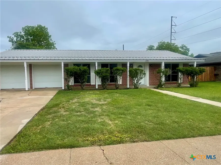 2006 Bon Aire Avenue, Victoria, TX 77901 - #2