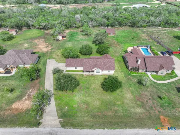 175 Creekwood Drive, Gonzales, TX 78629
