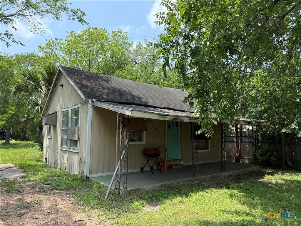 1109 E Power Avenue, Victoria, TX 77901 - #1