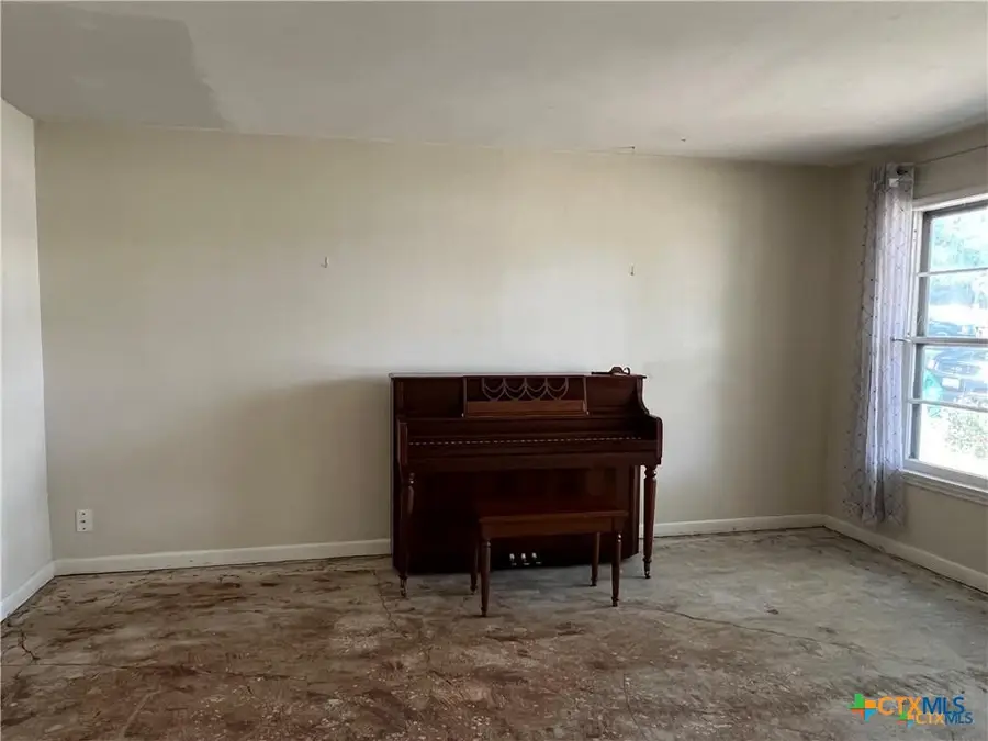 413 E Walker Avenue, Temple, TX 76501 - #3