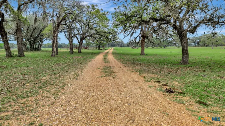 16297 State Highway 111, Yoakum, TX 77995 - #2