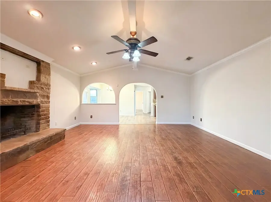203 W Hogan Drive, Copperas Cove, TX 76522 - #3
