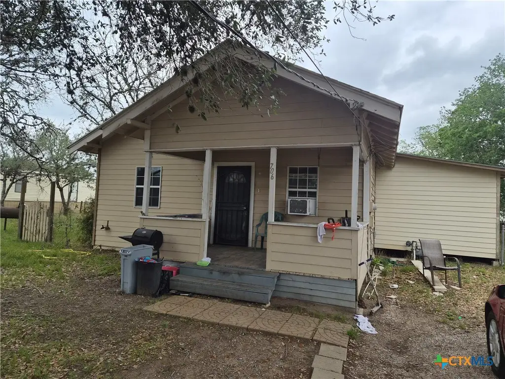 706 Mathew, Yoakum, TX 77995 - #1
