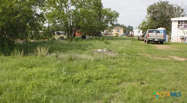 812 NE 4th Street, Waelder, TX 78959